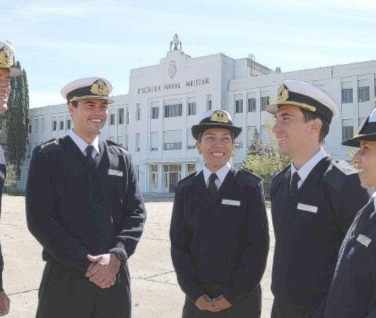 La Armada abrió la inscripción para profesionales universitarios