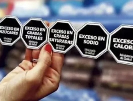 Recomiendan que los kioscos de las escuelas no ofrezcan alimentos con sellos negros