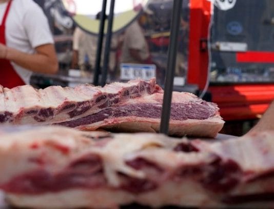 “La gente no tiene un mango”: se desplomó el consumo de carne vacuna y está en niveles mínimos históricos