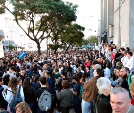 A HORAS DE LA MARCHA: El Gobierno anunció que depositó fondos para el funcionamiento de las universidades y sus hospitales