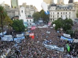 Miles de manifestantes participaron de la marcha universitaria y se opusieron al recorte