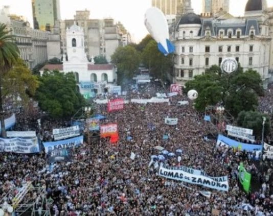 Miles de manifestantes participaron de la marcha universitaria y se opusieron al recorte