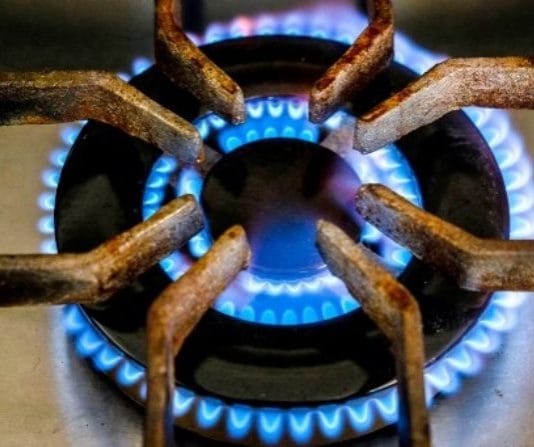 Según el Indec, más de 1,5 millones de personas no tienen acceso a agua, gas y cloaca