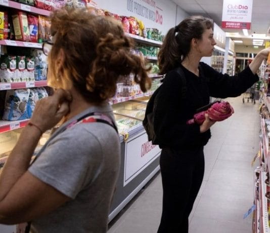 Alimentos importados: llegan los primeros productos y los súper van por más