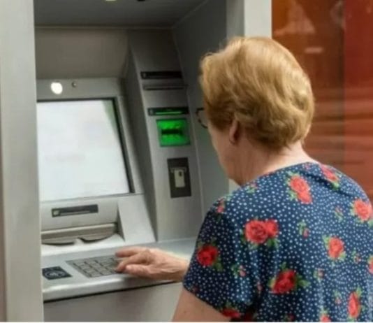 Por qué los jubilados cobrarán los haberes de abril en dos tramos: la explicación del Gobierno