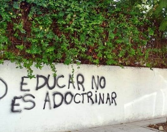 Gobierno anunció que modificará la ley de Educación para «penar el adoctrinamiento en escuelas»