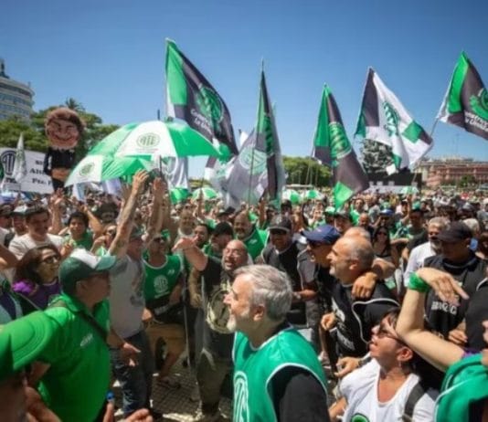 El Gobierno se prepara para enfrentar la reacción de los sindicatos estatales a los 15 mil despidos
