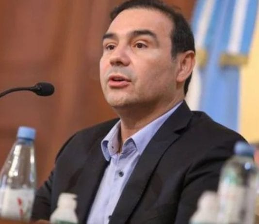 CORRIENTES: El gobernador Valdés dijo que el aumento a los estatales será «cercano al 15%»