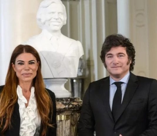 Milei inauguró un busto de Carlos Menem en la Casa Rosada: «Aunque les duela, fue el mejor presidente de la historia»