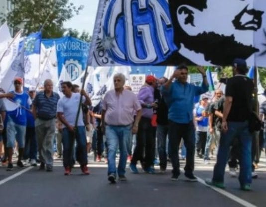 El Gobierno cuestiona el paro de la CGT y analiza sanciones para gremios que paralicen el transporte