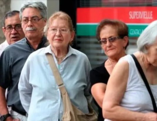 El Gobierno analiza premiar a los jubilados que aportaron al sistema previsional y no recurrieron a moratorias