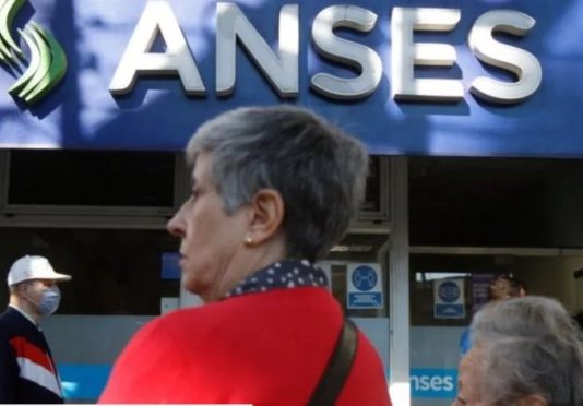 Aumento, bono y aguinaldo antes de Navidad: ¿cuánto cobra en total un pensionado en diciembre?