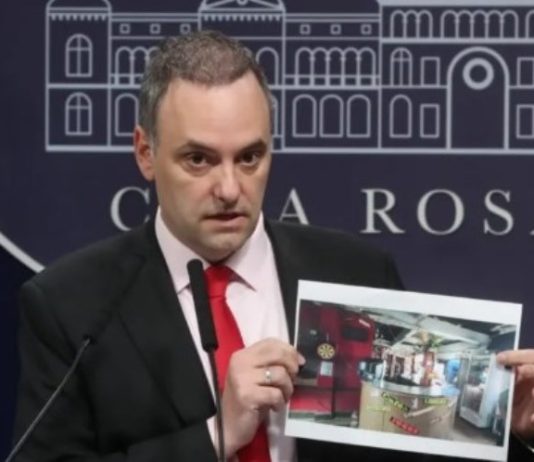 El Gobierno denunció que encontró un boliche clandestino en un piso cedido a la Universidad de las Madres con fines educativos
