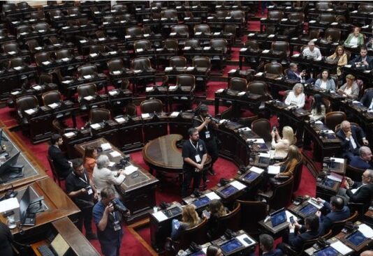 Escándalo en Diputados: el Gobierno rompe con el PRO, juega con los K y se vuelve a frustrar la sesión por ficha limpia