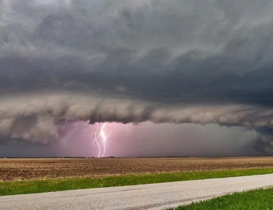 Frente de ráfagas con tormentas para comenzar la semana: Rige alerta por tiempo severo