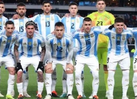 La Selección Argentina visita a Paraguay por Eliminatorias: horario, TV y formaciones