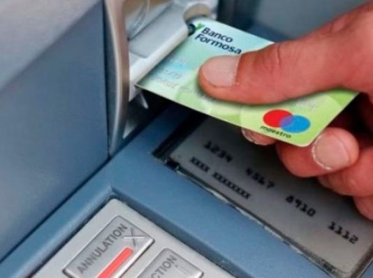 Algunas tarjetas de débito del Banco Formosa con banda magnética y sin chip fueron desactivadas