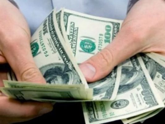 ECONOMÍA: El dólar blue se aceleró en el comienzo de la semana y alcanzó los $1.200