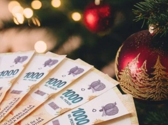 Antes de Navidad, jubilados cobran un bono en Anses: el nuevo tope para cobrar