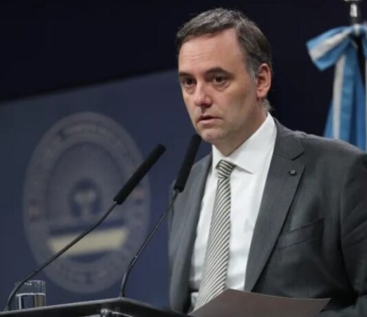 Universidades públicas y hospitales podrán cobrar aranceles a extranjeros