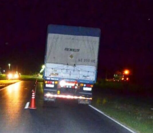 LAGUNA BLANCA. Tragedia en Ruta 86 dejó dos fallecidos en hecho vial que involucra a un camión y una motocicleta