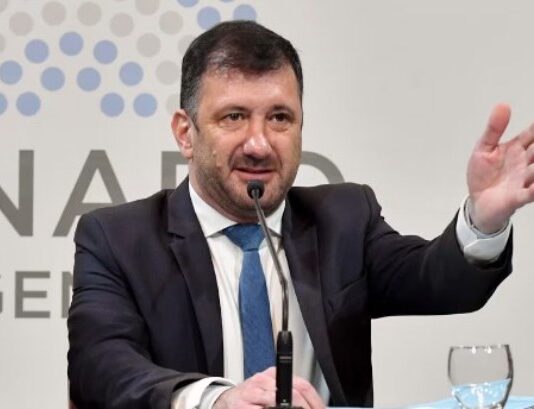 Quién es Edgardo Kueider, el senador peronista que fue detenido en Paraguay con US$200.000.