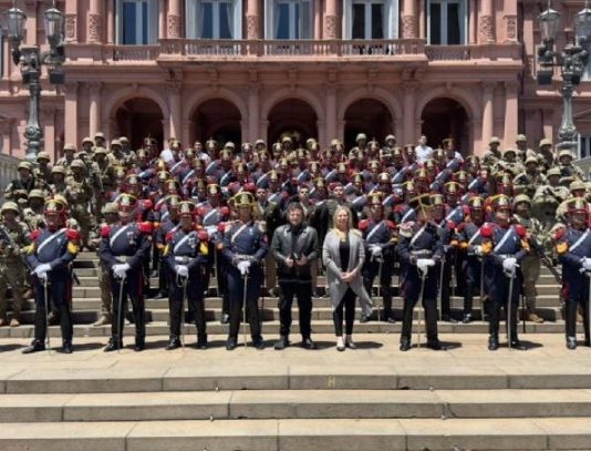Javier Milei almorzó con el Escuadrón Ayacucho y se emocionó con un gesto de los Granaderos