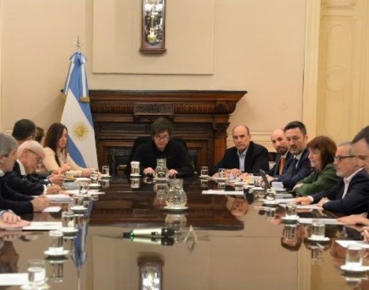 El Gobierno prepara una reforma migratoria para restringir la entrega de residencias a extranjeros