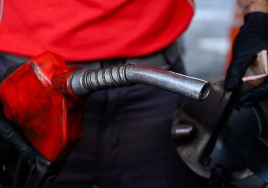 Nafta y gasoil: las rebajas de hasta 30% que dan YPF, Shell, Axion y Puma en enero 2025
