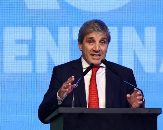 Desde este viernes, los comercios podrán exhibir los precios de sus productos en dólares