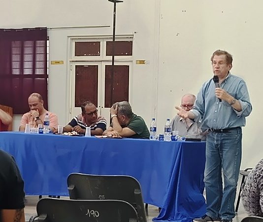 En modo de campaña política, REFSA realizó reunión con usuarios de Laguna Naineck sin brindar respuestas claras