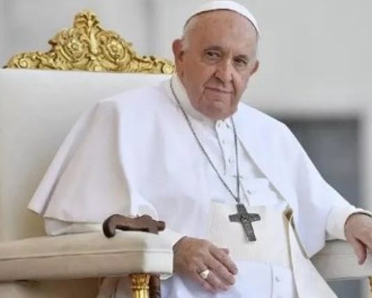 El papa Francisco presentó una «nueva y leve mejoría» y mostró una «evolución normal»