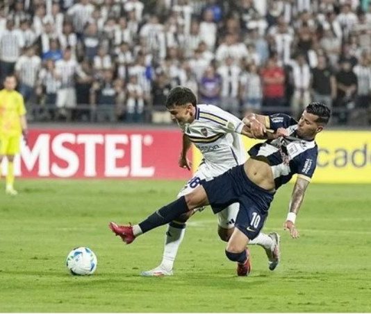Boca cayó ante Alianza Lima y quedó a un paso de la eliminación de la Copa Libertadores