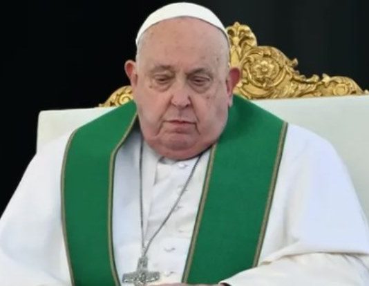 El papa Francisco volvió a sufrir otra crisis respiratoria aguda y su pronóstico sigue siendo reservado