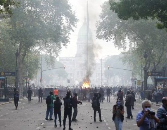 El Gobierno denunció a la jueza que liberó a los detenidos por los incidentes en el Congreso