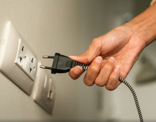 CORTES DE LUZ Y GOLPES DE TENSION: 3 medidas clave para evitar daños en tus aparatos