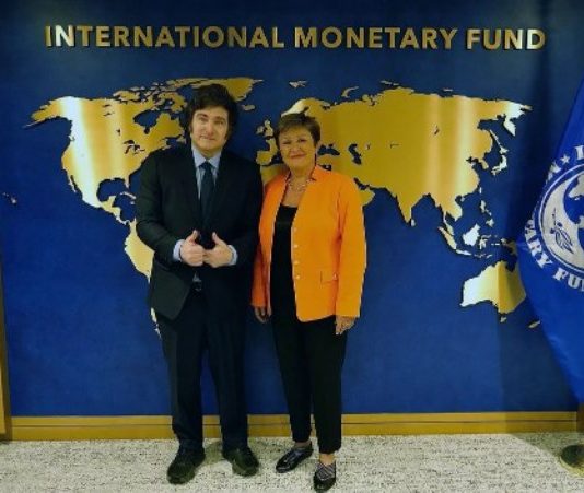 Milei firmó el decreto para acordar con el FMI: el convenio será a 10 años