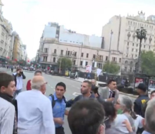 Barrabravas agredieron a los equipos de TN que cubrían la marcha de los jubilados frente al Congreso