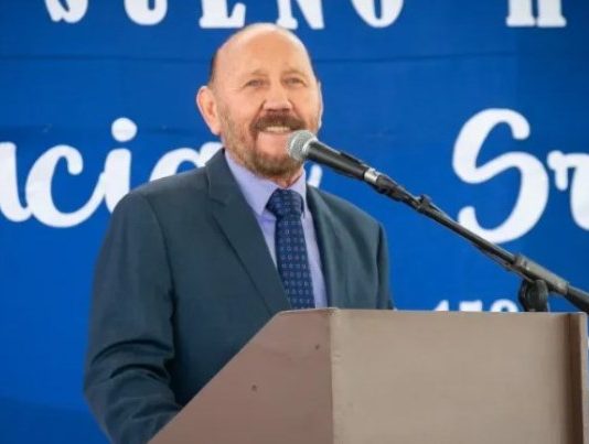 Insfrán volvió a convertir inauguración escolar en tribuna política, para atacar opositores y defender barrabravas