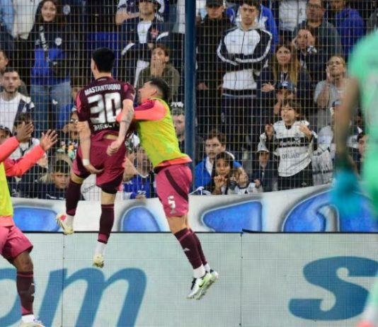 River goleó a Gimnasia en La Plata y se clasificó a los octavos de final del Torneo Apertura