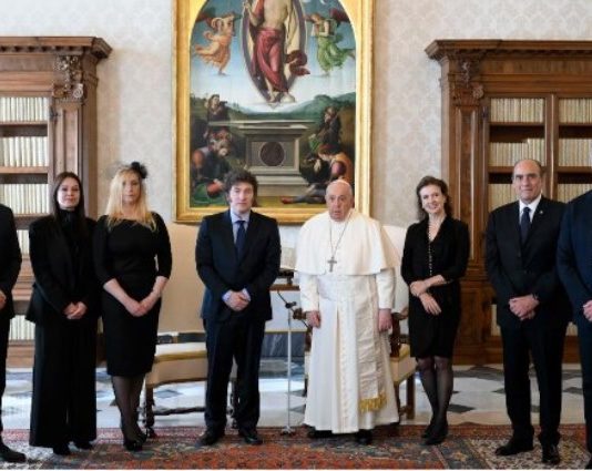 Javier Milei viajó a Roma para asistir al funeral del papa: no tendrá bilaterales con otros líderes