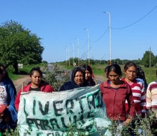 MISION TACAAGLE: Originarios iniciaron un corte de media calzada de la Ruta Nacional 86