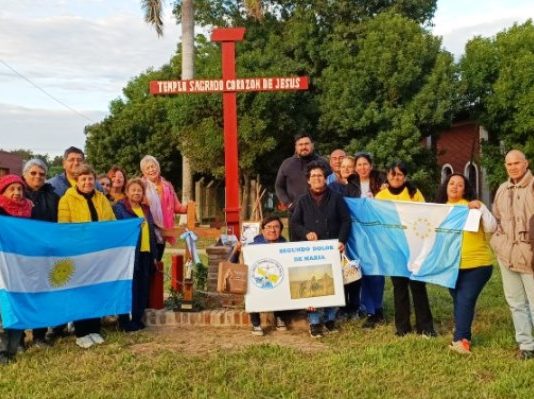 LAGUNA NAINECK: Peregrinos clorindenses del Viacrucis Formoseño fueron recibidos con fe y emoción en la localidad.