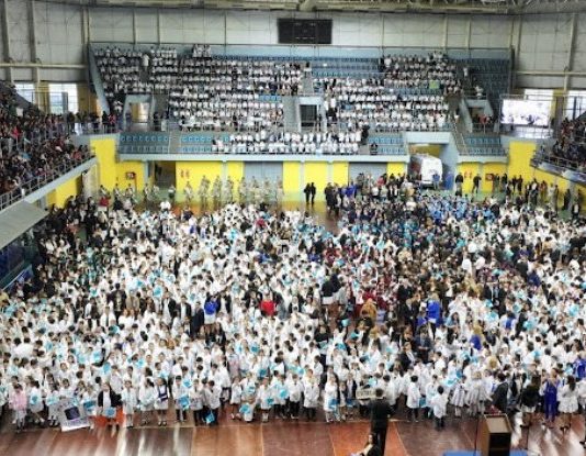 Insfrán tomó la promesa de lealtad a la bandera provincial a estudiantes del cuarto año