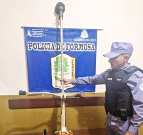 LAGUNA BLANCA: La policía detuvo a dos sujeto y secuestró bienes robados