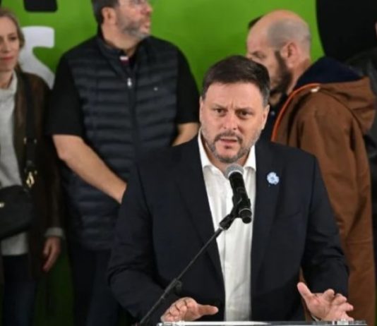 «Vase mutis»: Silencio sepulcral del peronismo que dejó solo a Leandro Santoro