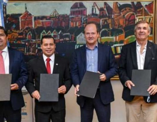 Argentina y Paraguay firmaron un acuerdo sobre Yacyretá que ordena el uso de la energía y baja el gasto