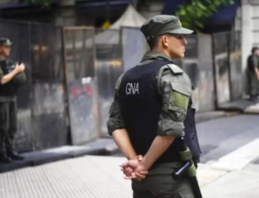 Decretan un nuevo aumento de salarios para efectivos de las fuerzas de seguridad