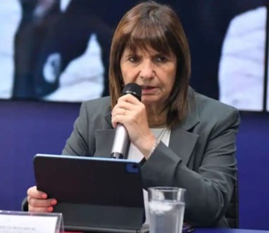 El Gobierno prohibió celulares y planes sociales para presos: “El que no hace nada, no cobra”