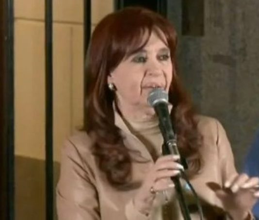 El Gobierno le reclama a Cristina Kirchner mil millones de pesos por su jubilación de privilegio